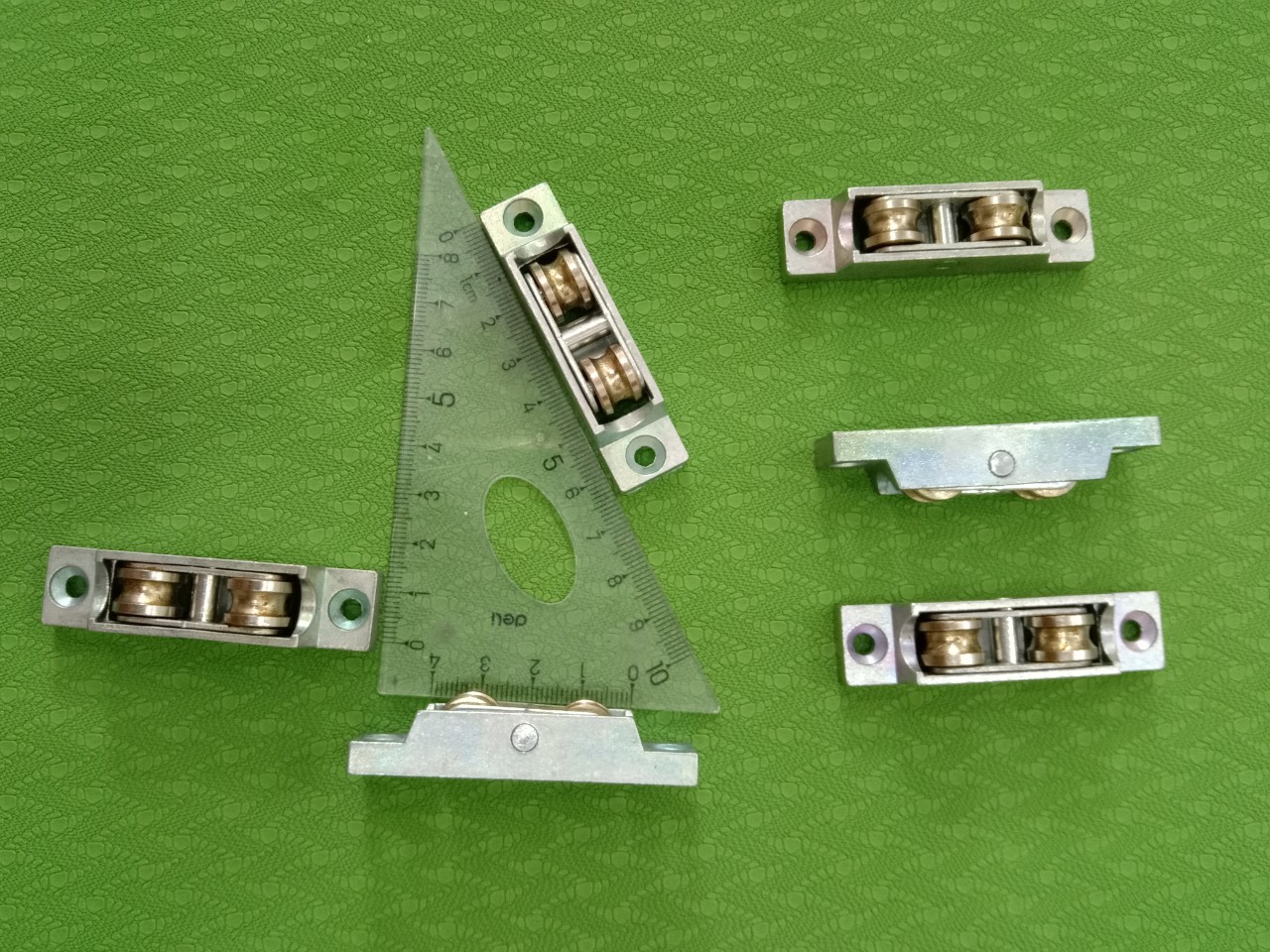 Combo 2 chiếc bánh xe đôi cửa lùa, cửa trượt cửa nhựa lõi thép