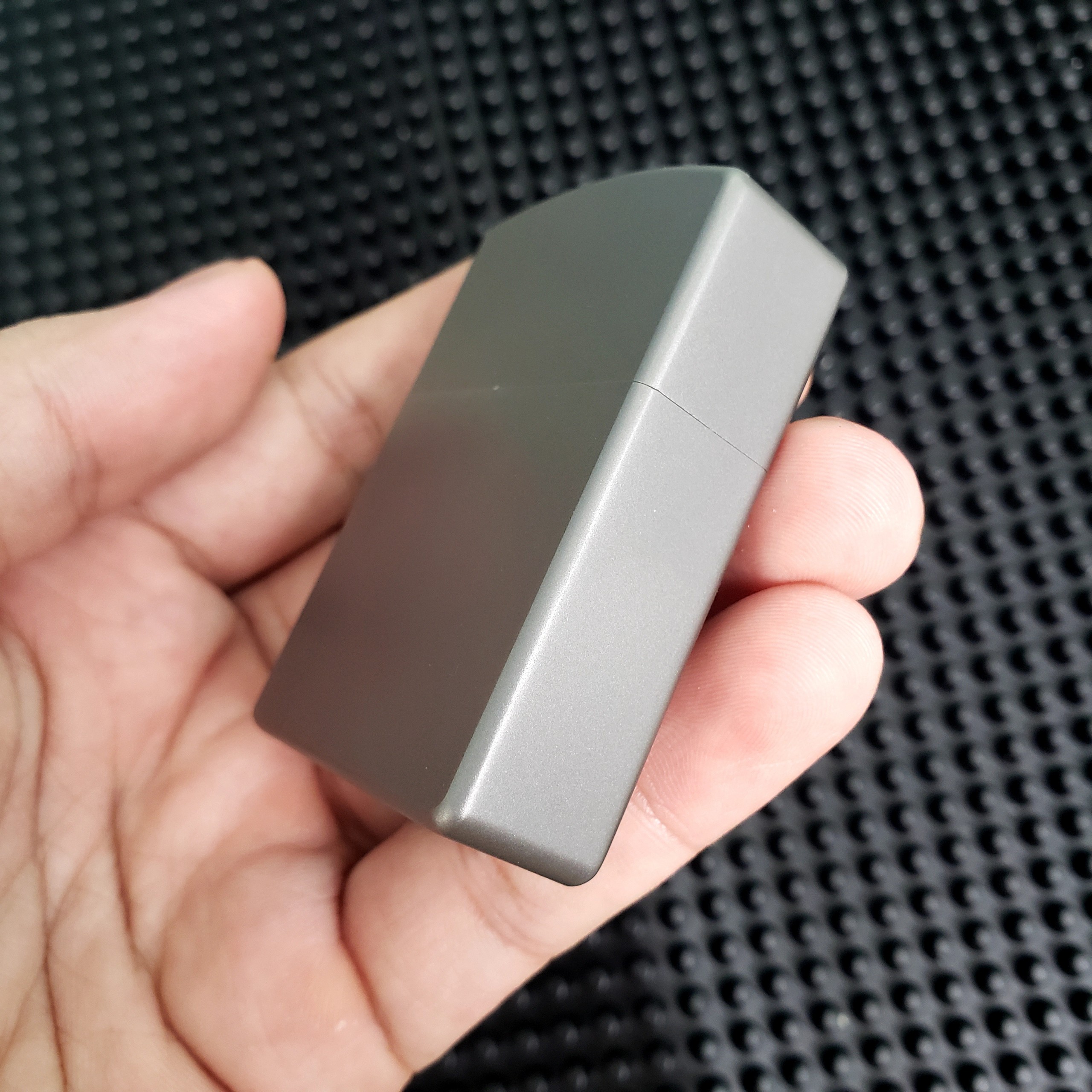 Vỏ quẹt Titanium Tacray - bản lề lồi và có lỗ