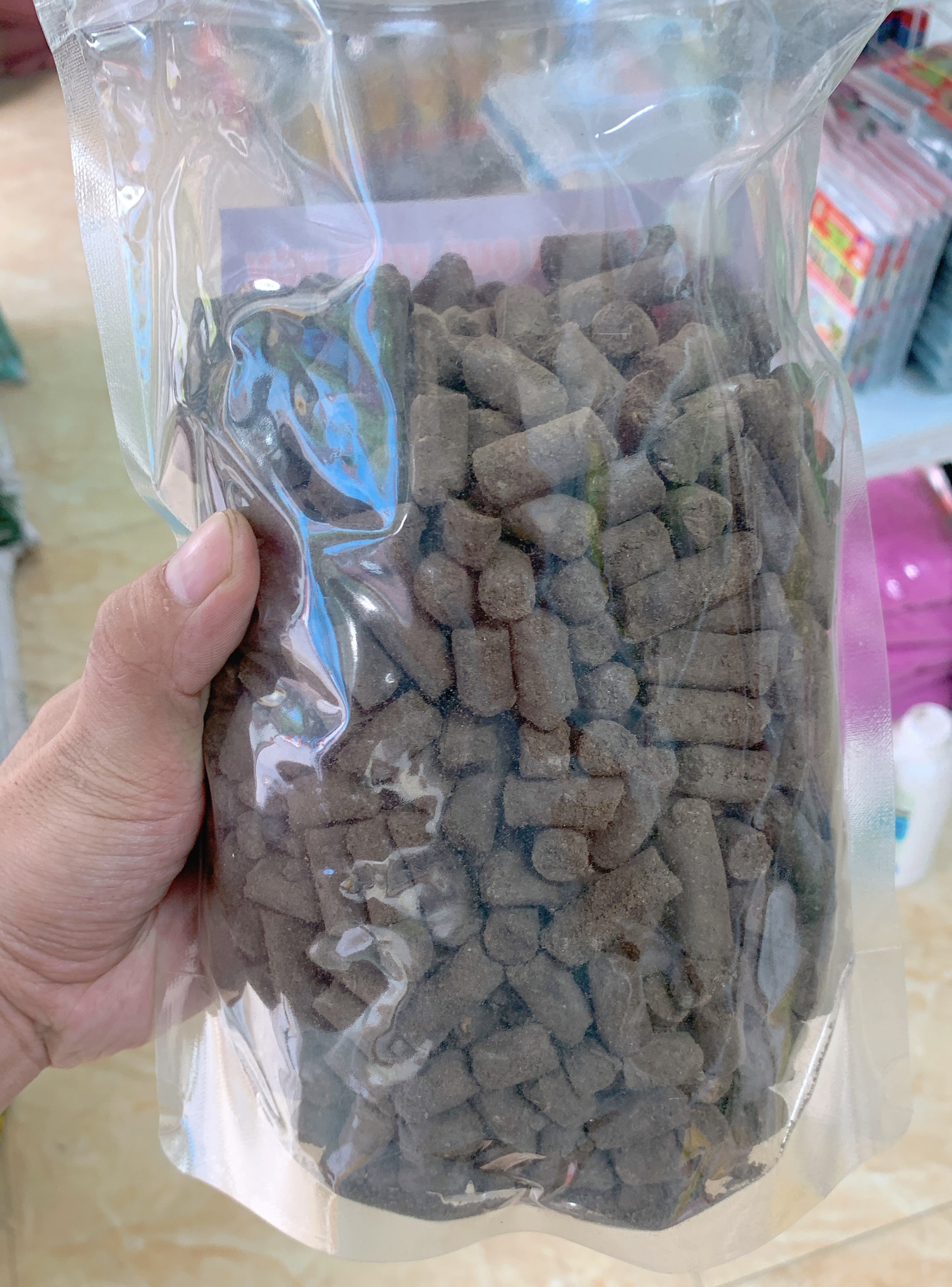 Phân Trùn Quế Viên Nén Nguyên Chất 1KG – Kích Rễ Mạnh, Tơi Xốp Đất, Giúp Cây Xanh Lá Ra Hoa Bền Đẹp