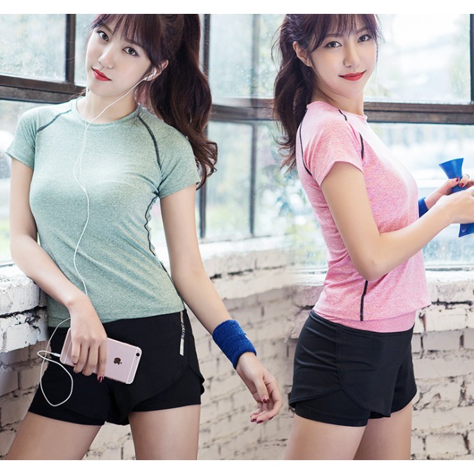 Set quần đùi và áo thun thể thao