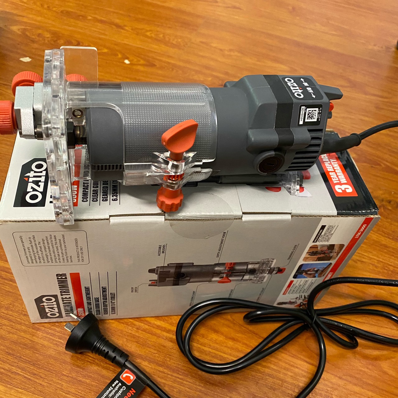 [HCM]MÁY PHAY GỖ CẦM TAY HIỆU OZITO LTM-3000