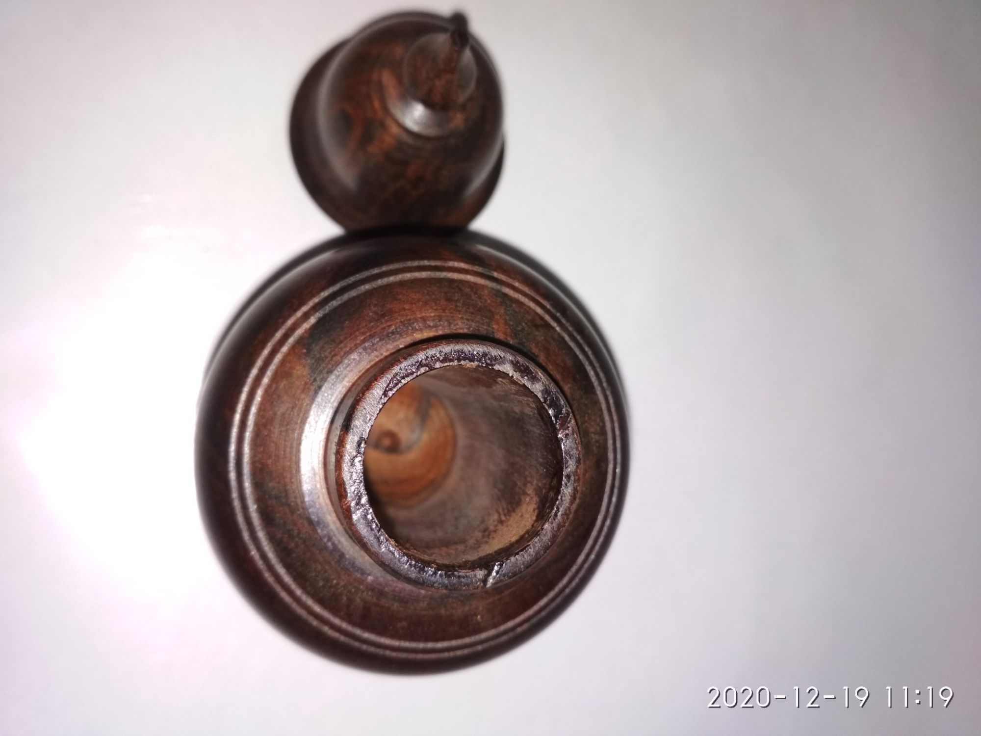 Lọ tăm gỗ trắc hình quả chuông.