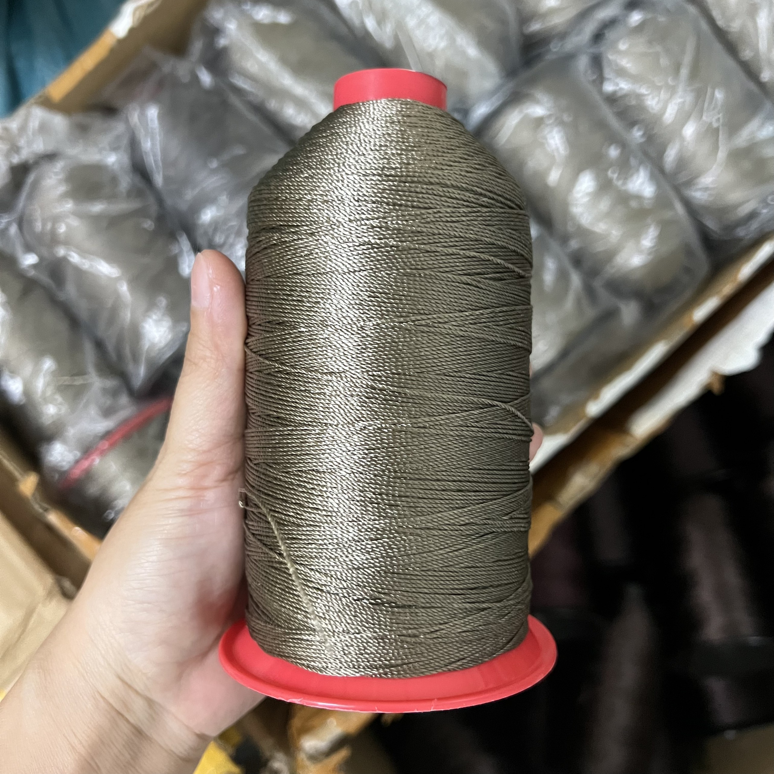 Chỉ khâu giày dép chuyên dụng (Màu xám)