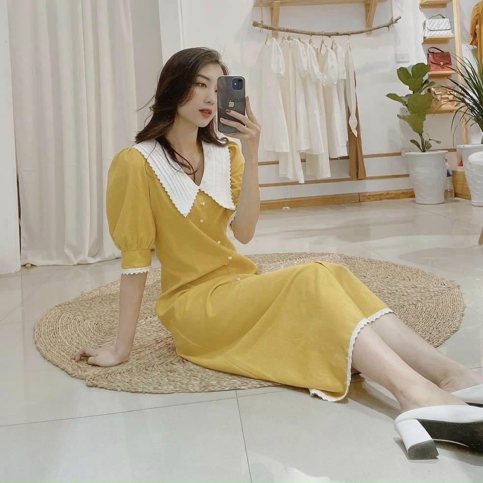Đầm suông vàng phối trắng viền ren