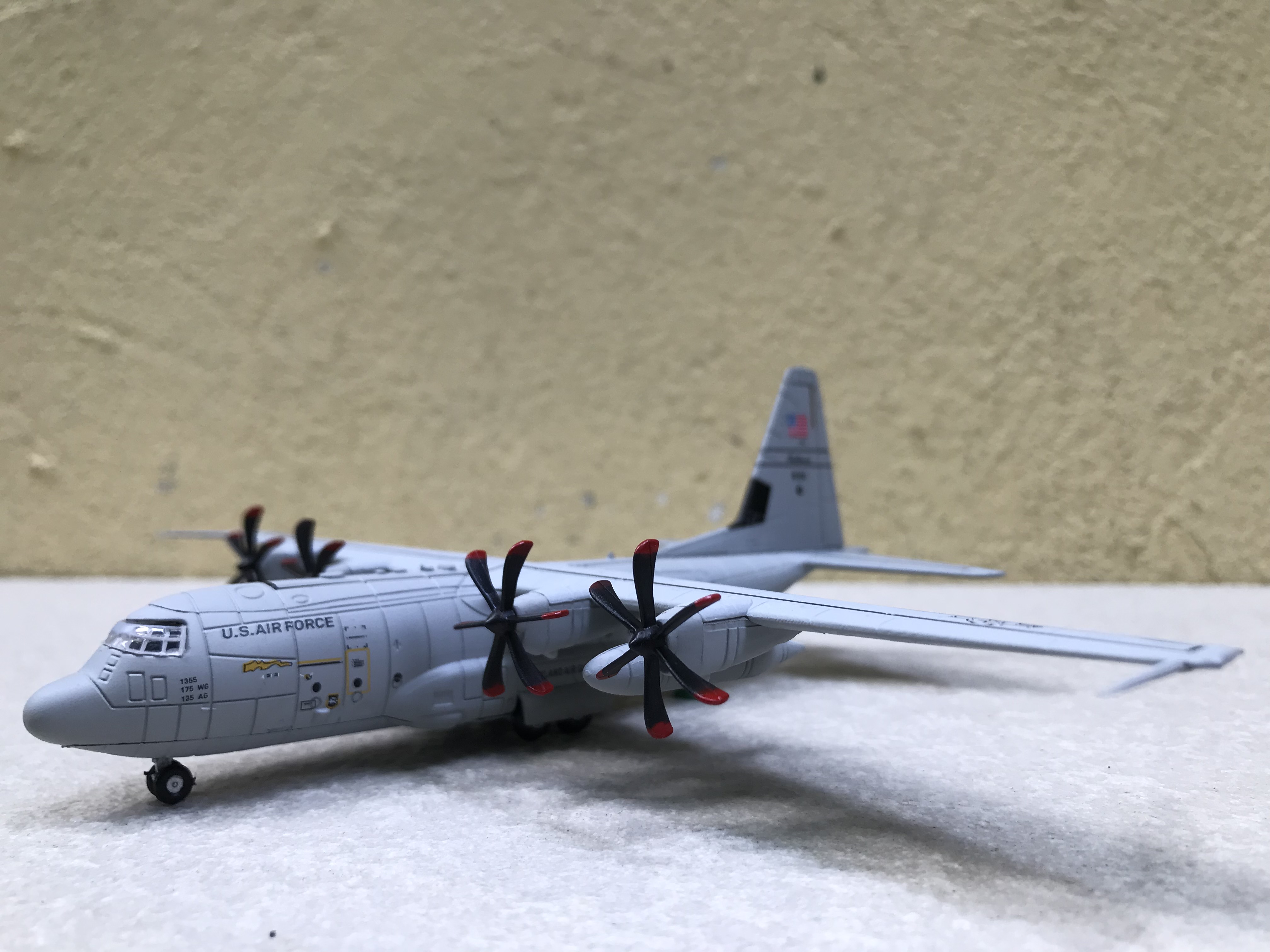 [HCM]Mô hình Máy bay AC-130A  1:200