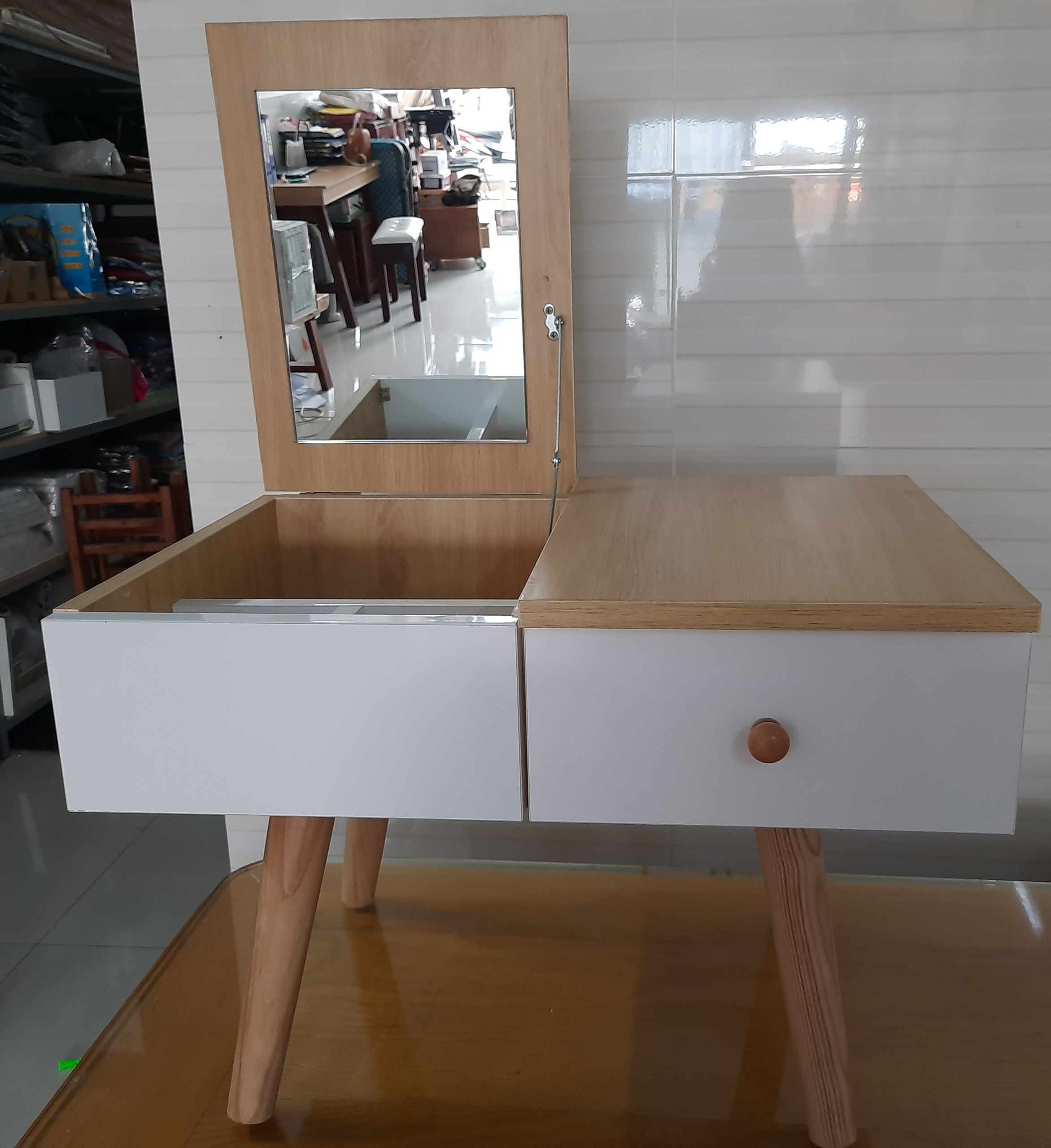 Bàn trang điểm mini hiện đại