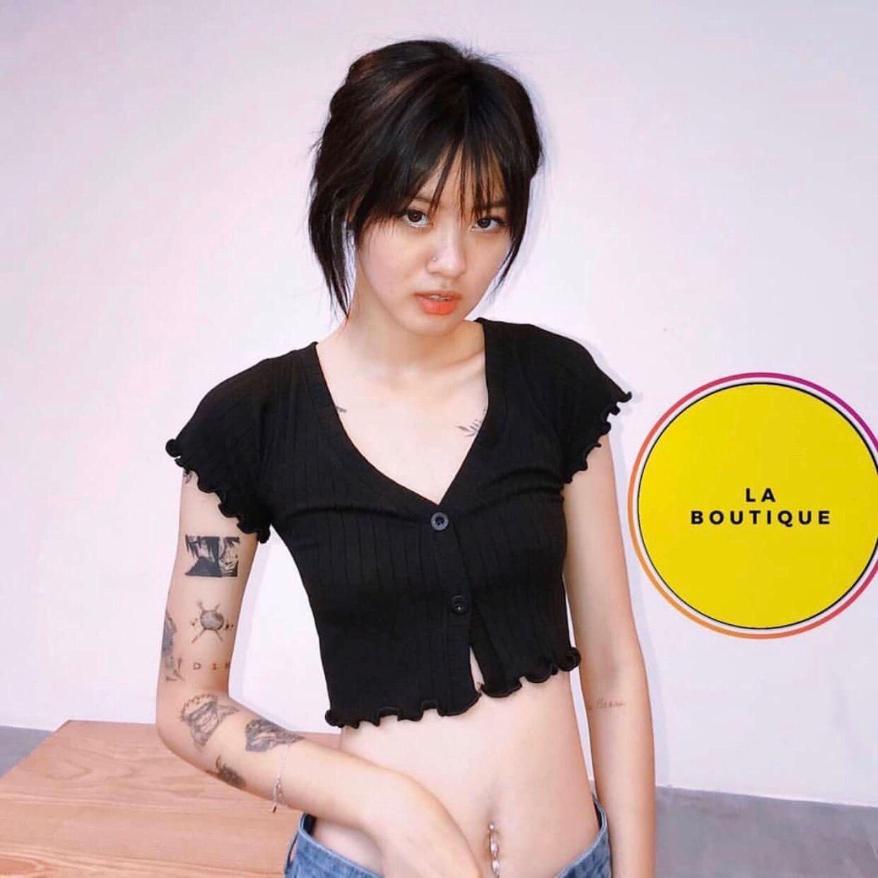Áo croptop cổ V 2 nút chuẩn form cực xinh