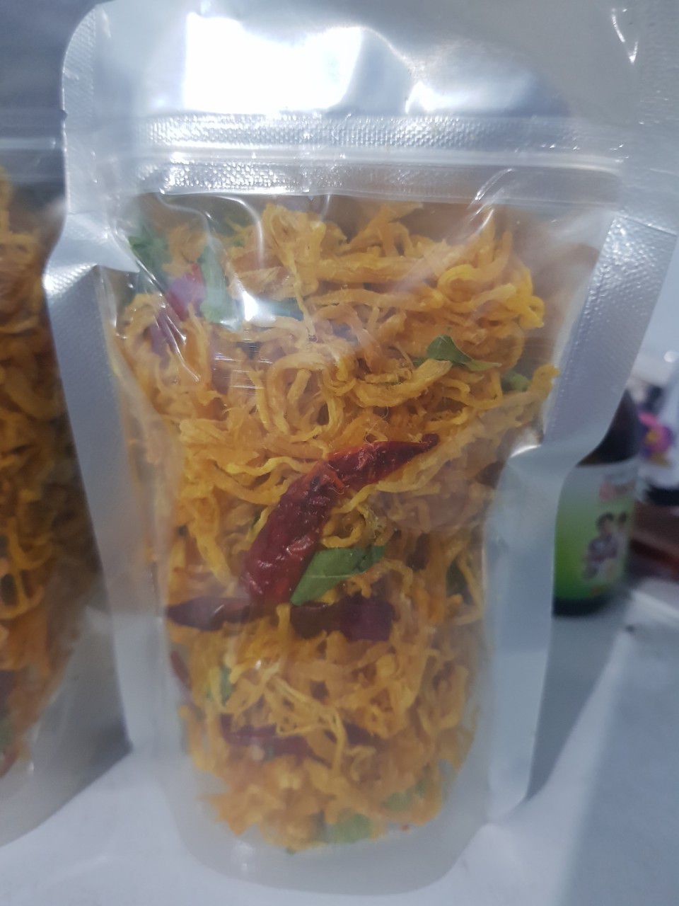 KHÔ GÀ LÁ CHANH XÉ CAY NHÀ LÀM