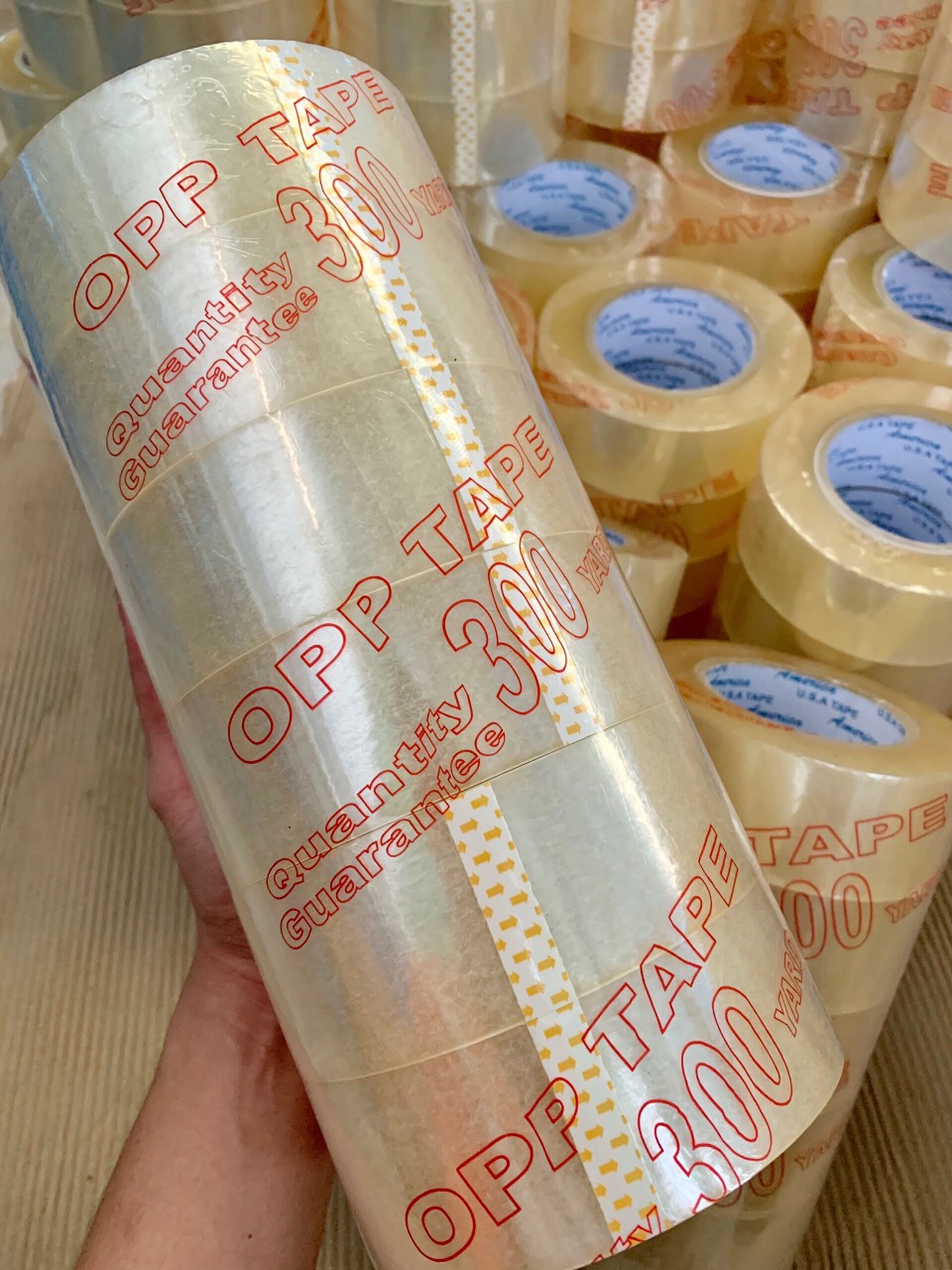 Cuộn băng keo gói hàng loại 300 yard