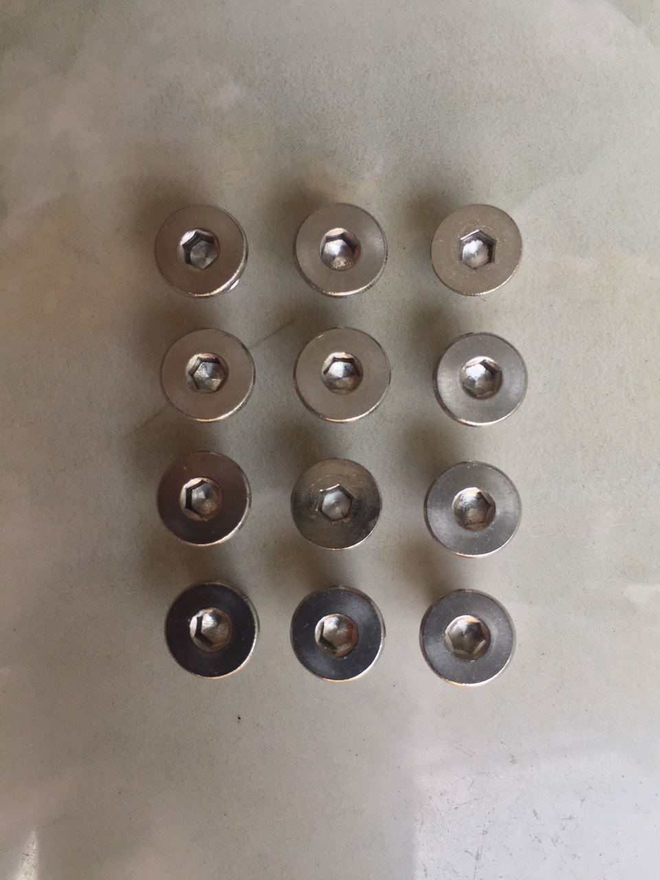1 BỊCH 25 CON BULONG LỤC GIÁC ĐẦU BẰNG INOX 201 5x10 M.E HOÀNG KHANG