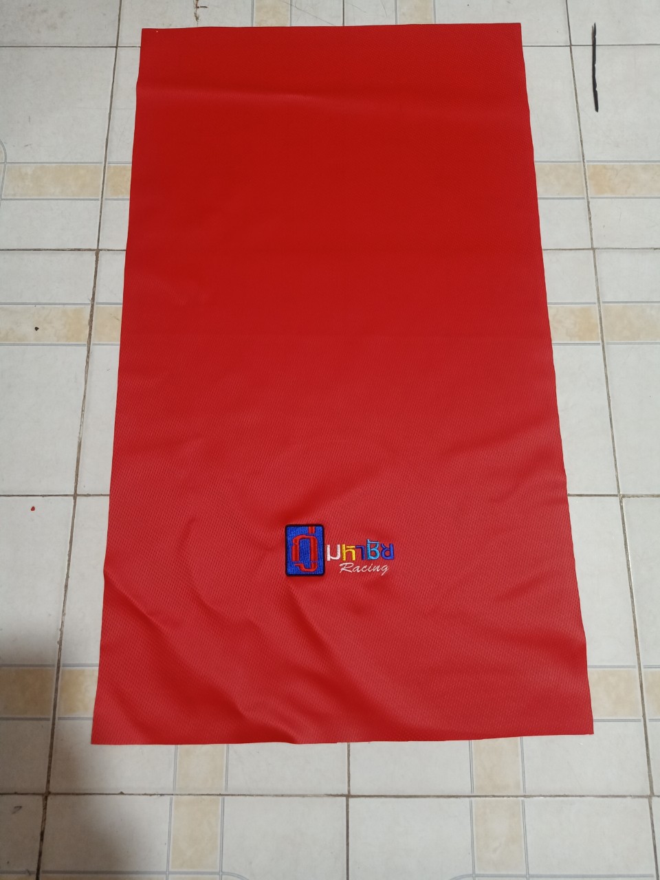 DA BỌC YÊN CACBON ĐỎ THÊU CHỮ THÁI