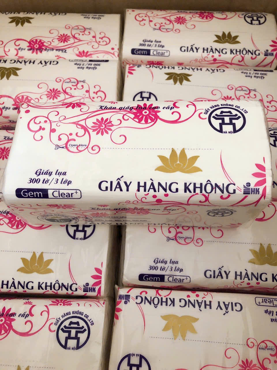 KHĂN GIẤY RÚT LỤA HK 300 TỜ 3 LỚP MỀM MỊN 250GRAM