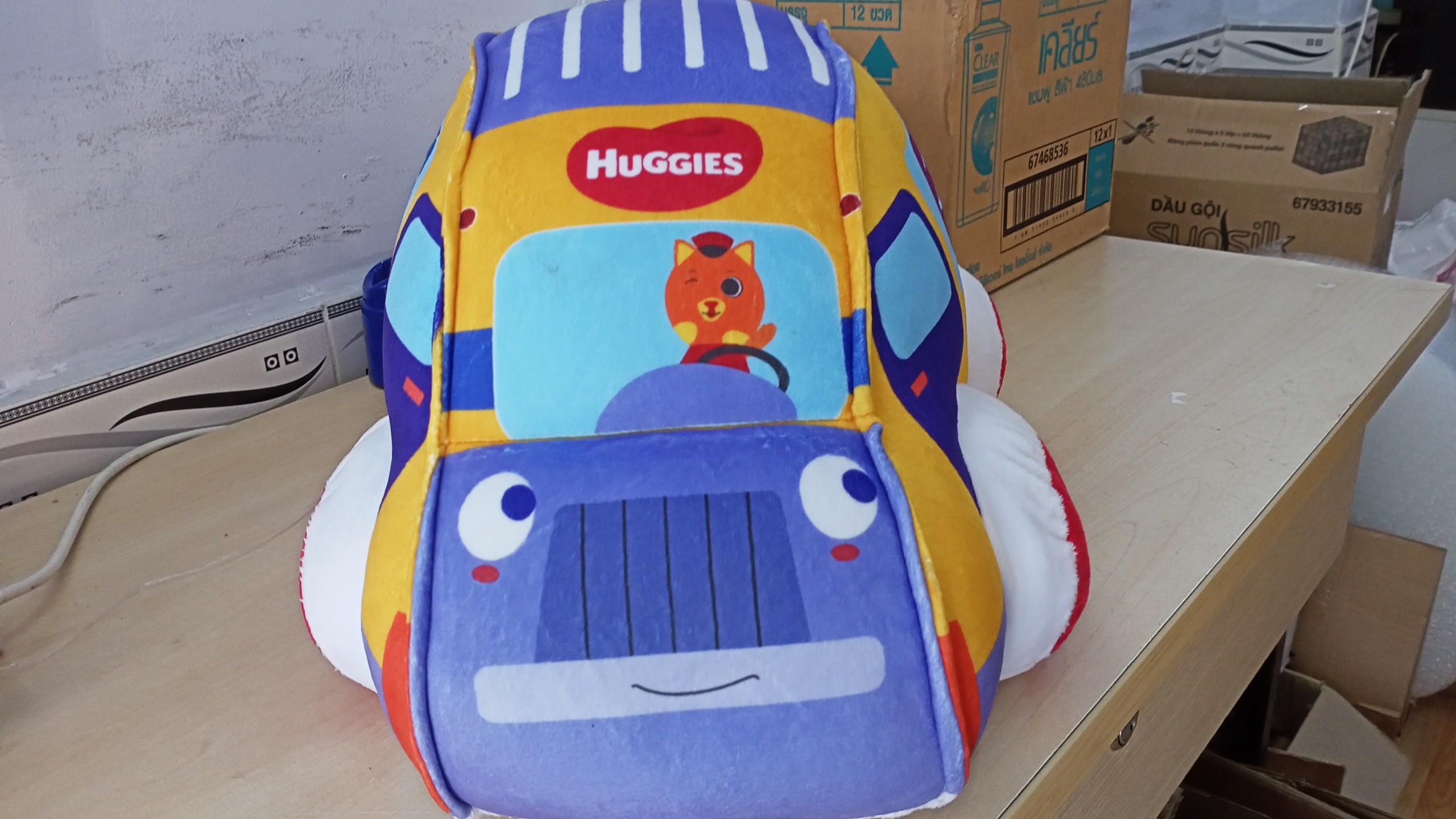 Xe ô tô bông Huggies ( 32x23x20cm)