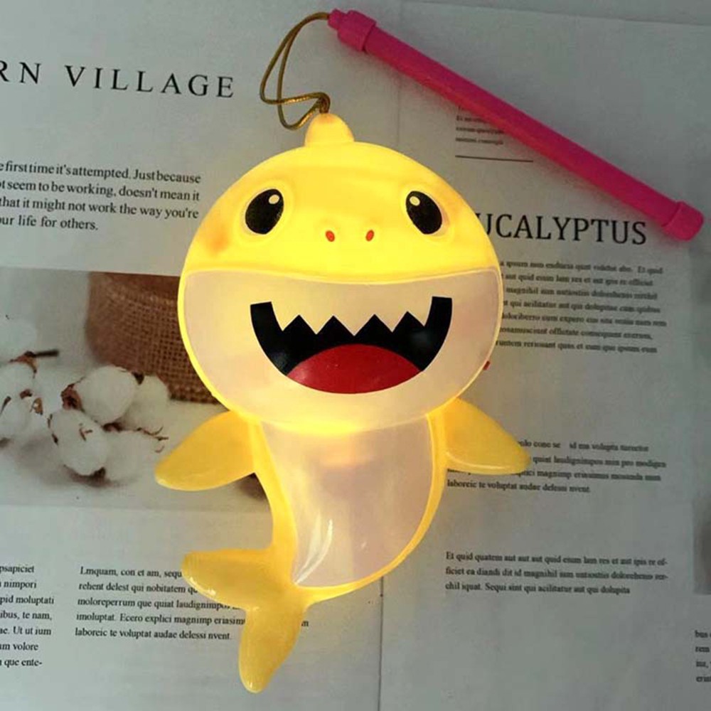 Lồng đèn cá mập baby shark có nhạc và đèn đáng yêu '' KHÔNG KÈM PIN "