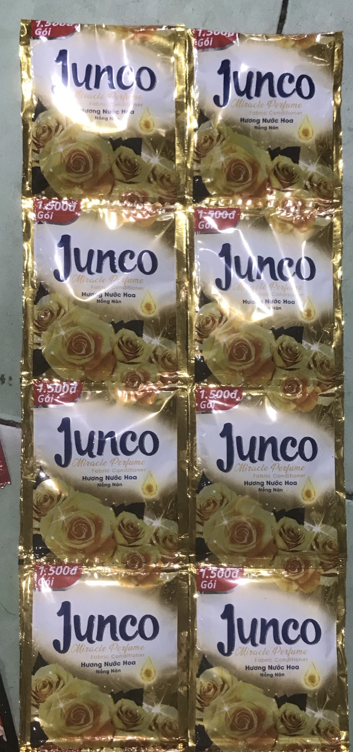 Nước xả quần áo Junco dây 10 gói các màu.