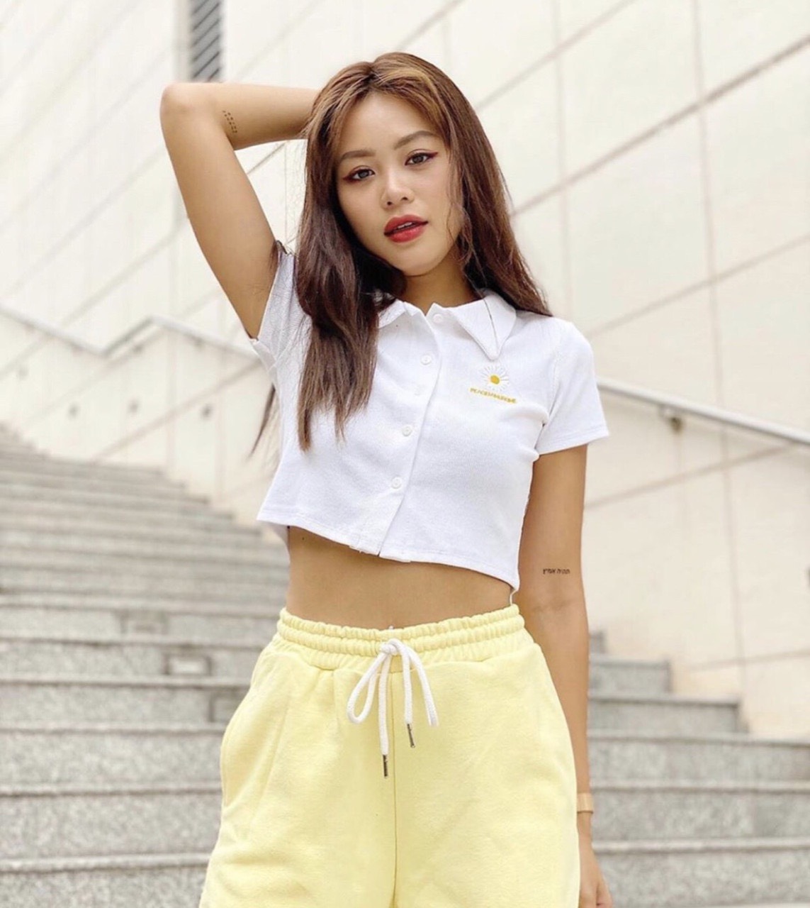 Áo croptop polo thêu hoa cúc xinh cái nút dễ thương xinh