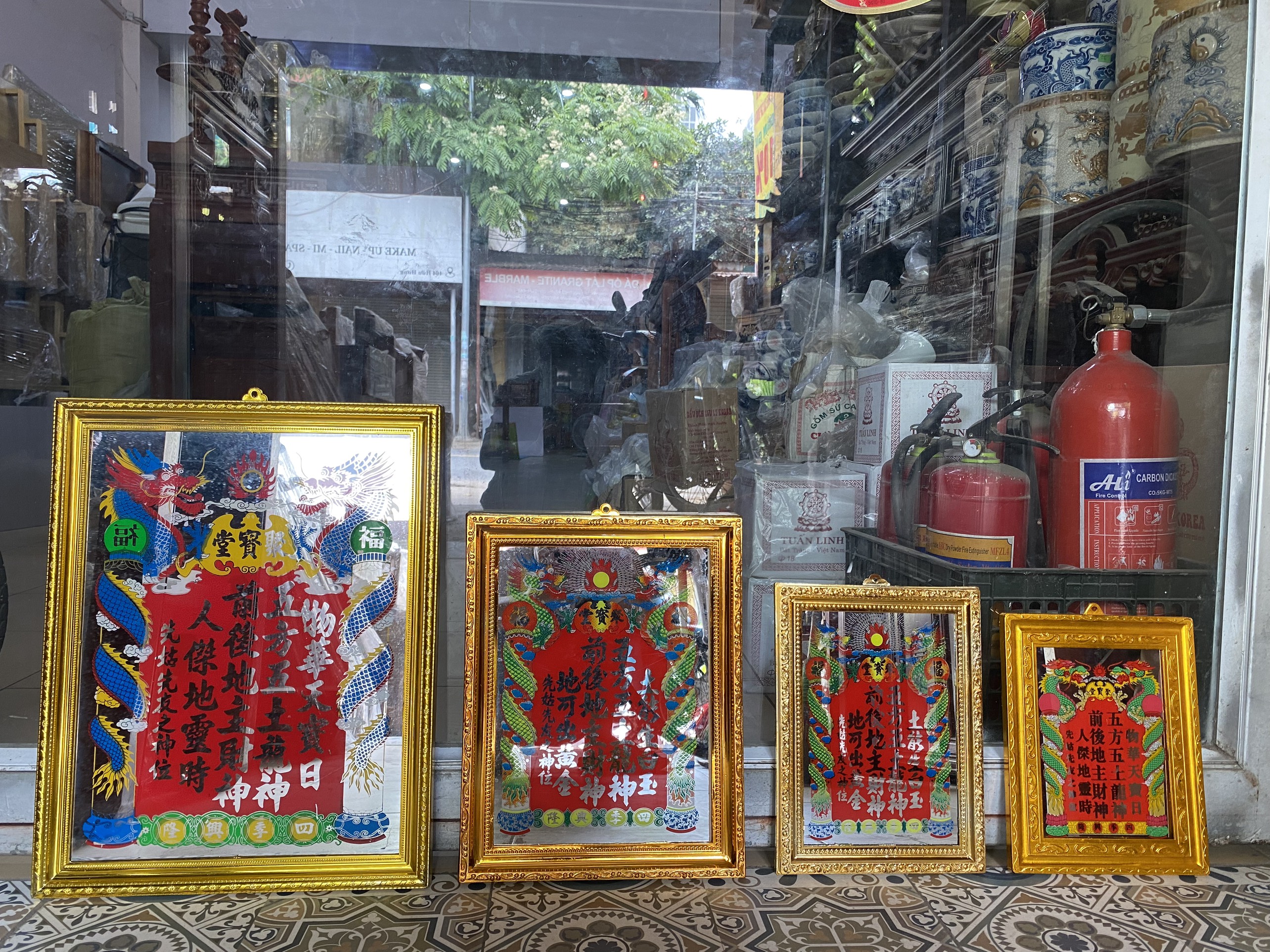 Bài vị ban thờ thần tài