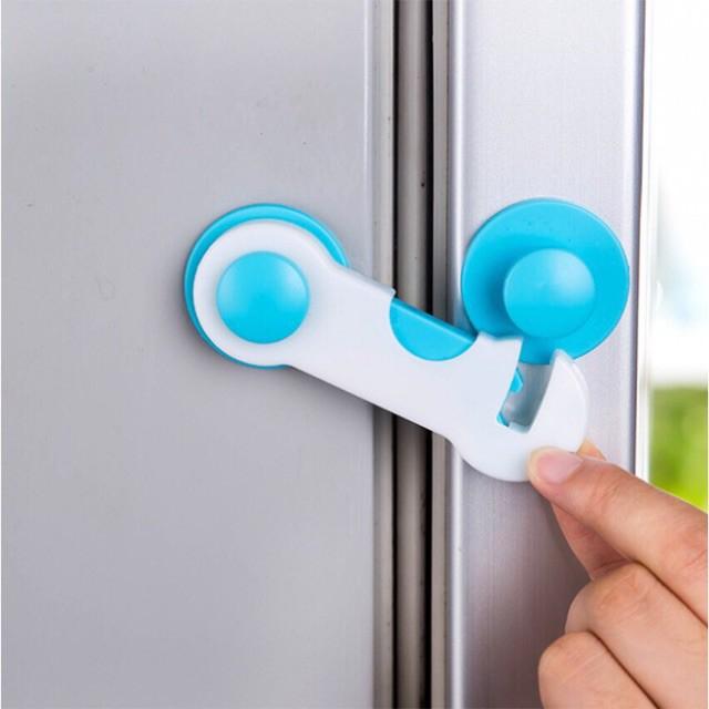 Khoá tủ lạnh và tủ đồ