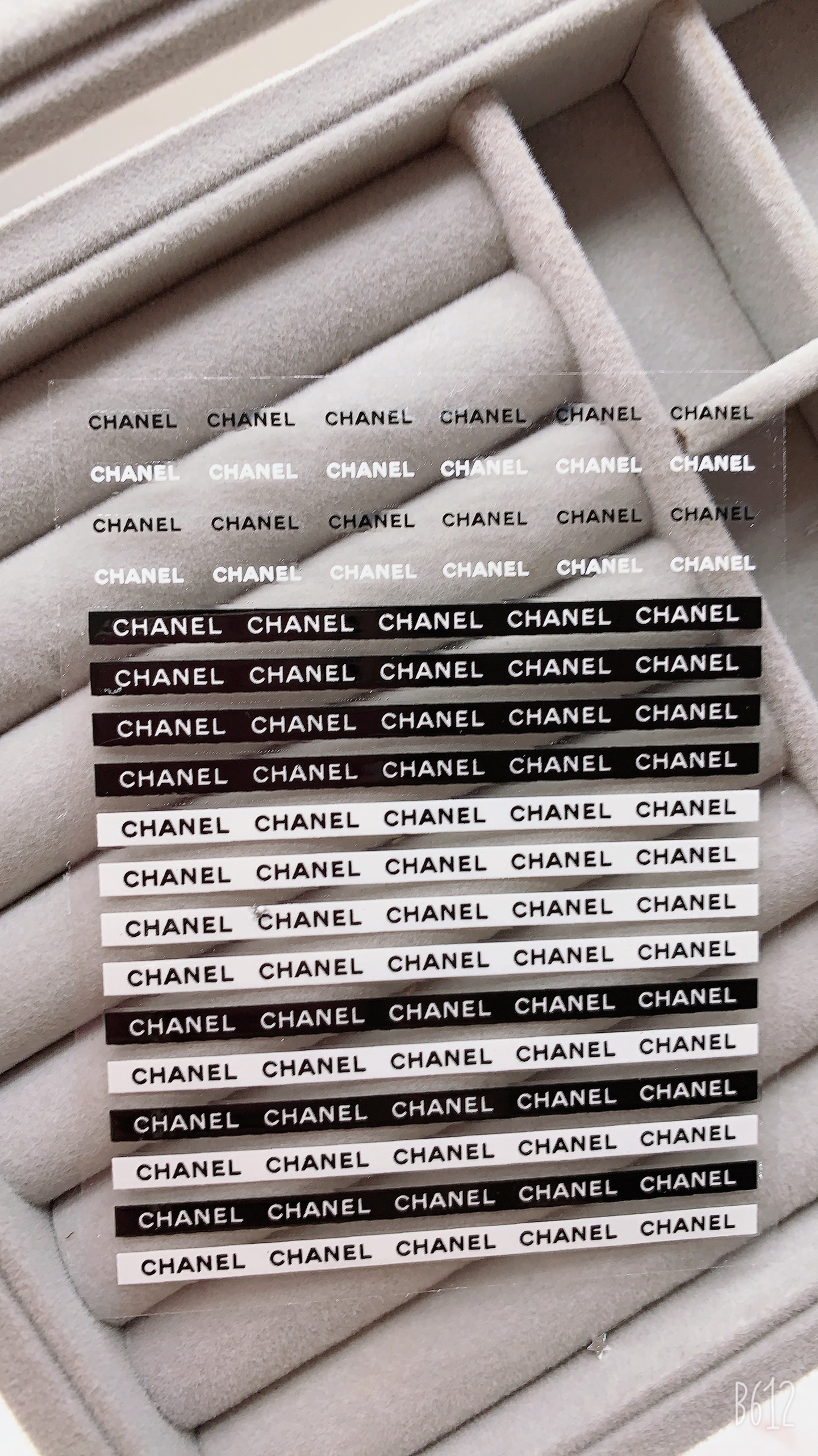 Sticker dán móng tay chữ channel