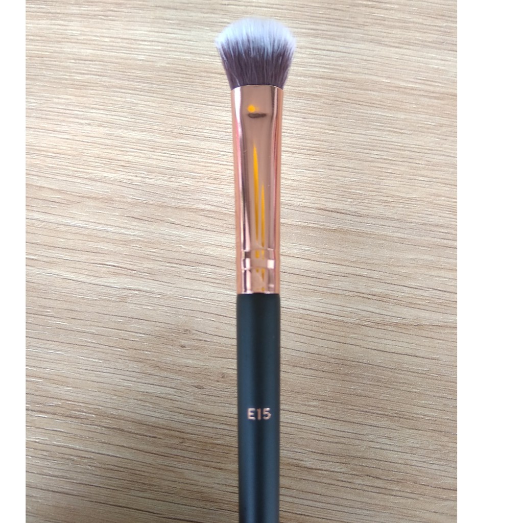 Cọ phủ phấn mắt Vacosi Shader Brush E02 + E03 + E15 + E16
