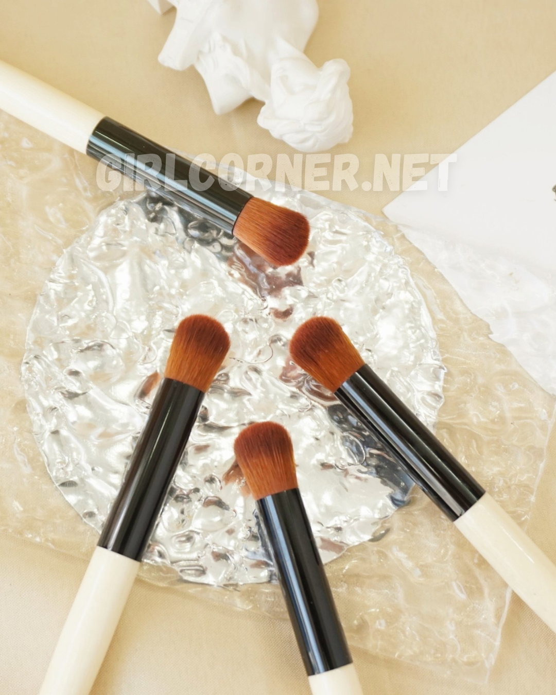 Cọ che khuyết điểm Bobbi Full Coverage Touch Up