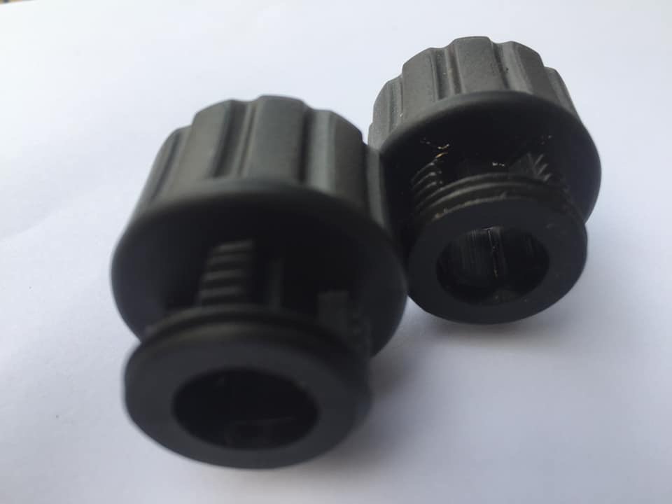 2 chiếc lơ 21 bằng nhựa cao cấp