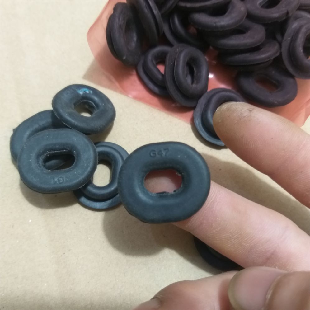 cao su đệm nhựa xe máy zin(giá 1 đôi)