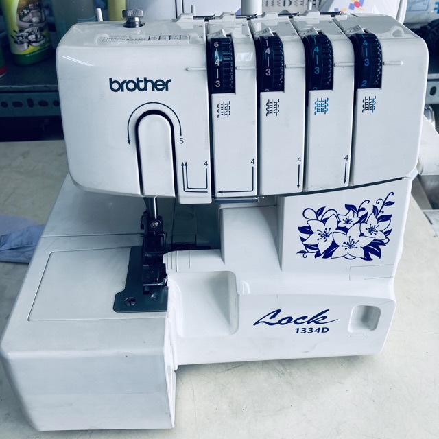 MÁY VẮT SỔ CHẬP BROTHER 2 kim 4 chỉ LIKENEW