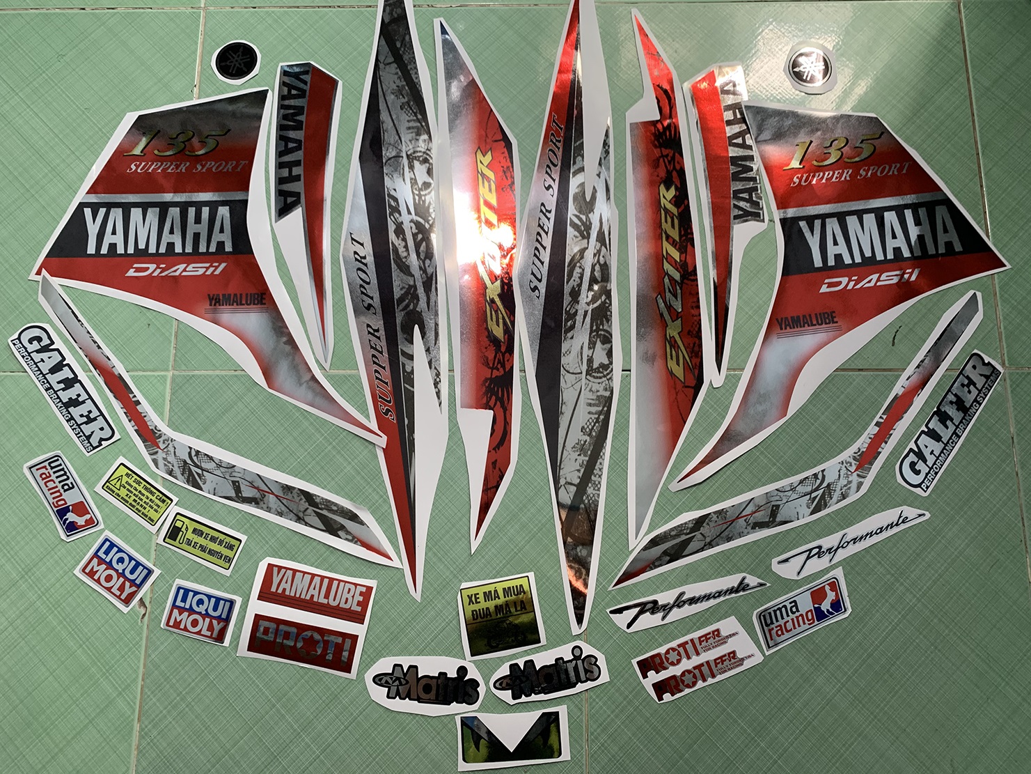 Tem exciter 135 đỏ đen yamaha crom