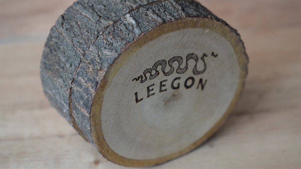 Nhẫn gỗ Teak cẩn đá lông công