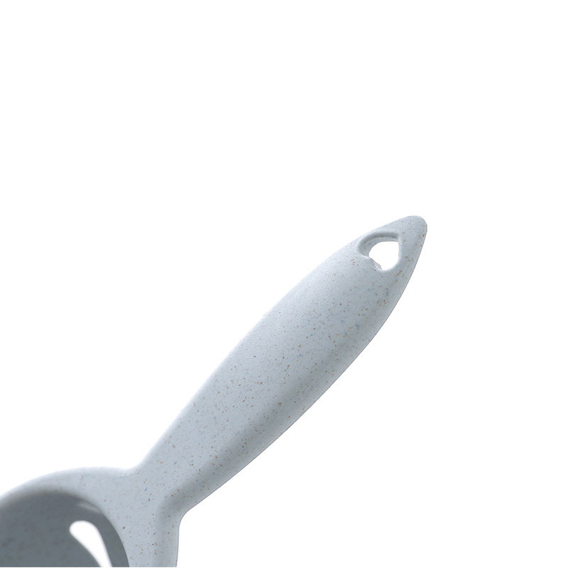 Bear-shaped egg yolk separator