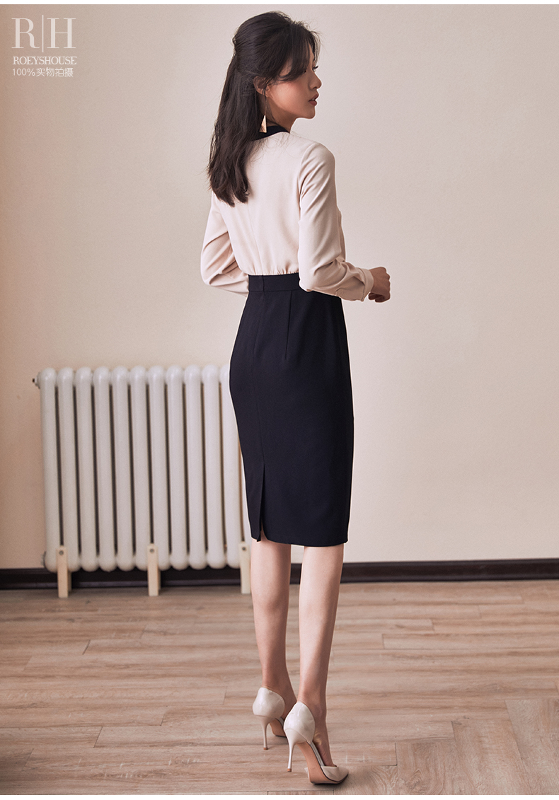Đầm liền chân váy đen trên trắng cổ cột nơ đen