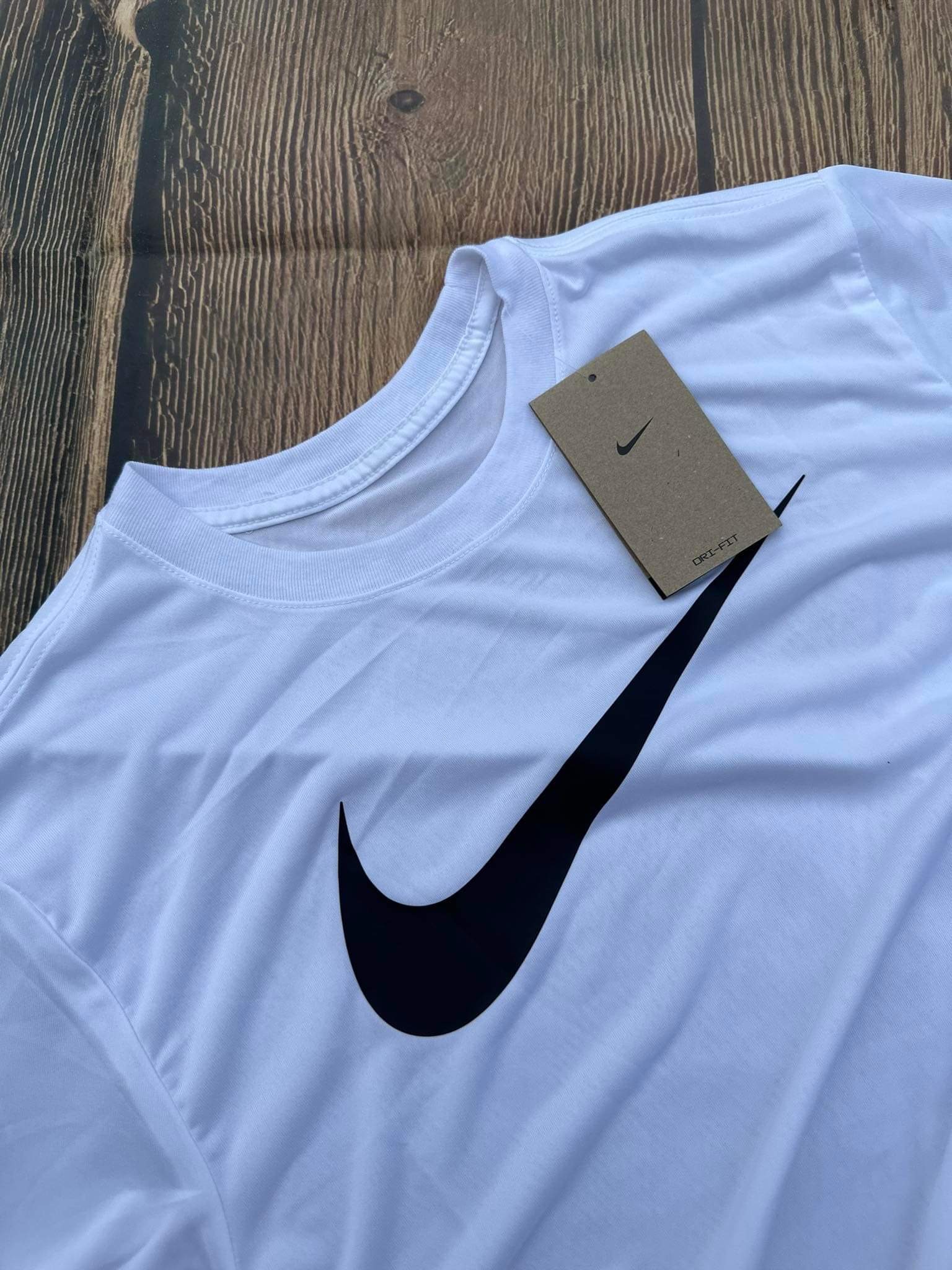 Áo thun Nike logo to Auth
