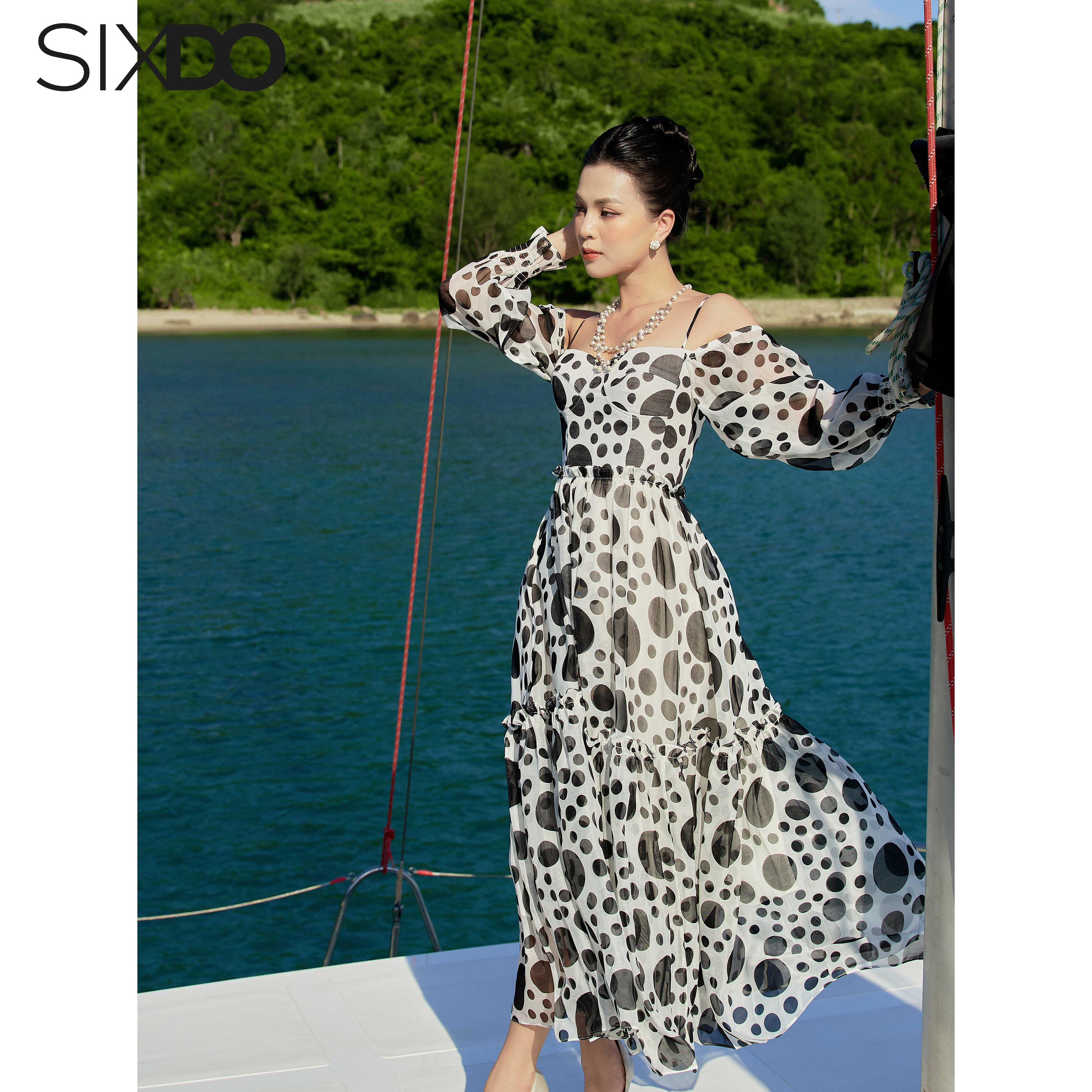 Đầm chấm bi trễ vai dài tay SIXDO (White Polka Dots Midi Dress)