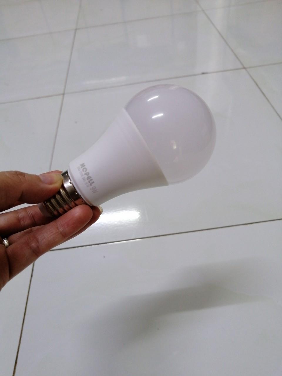 Đèn led bulb trụ 9w ánh sáng trắng