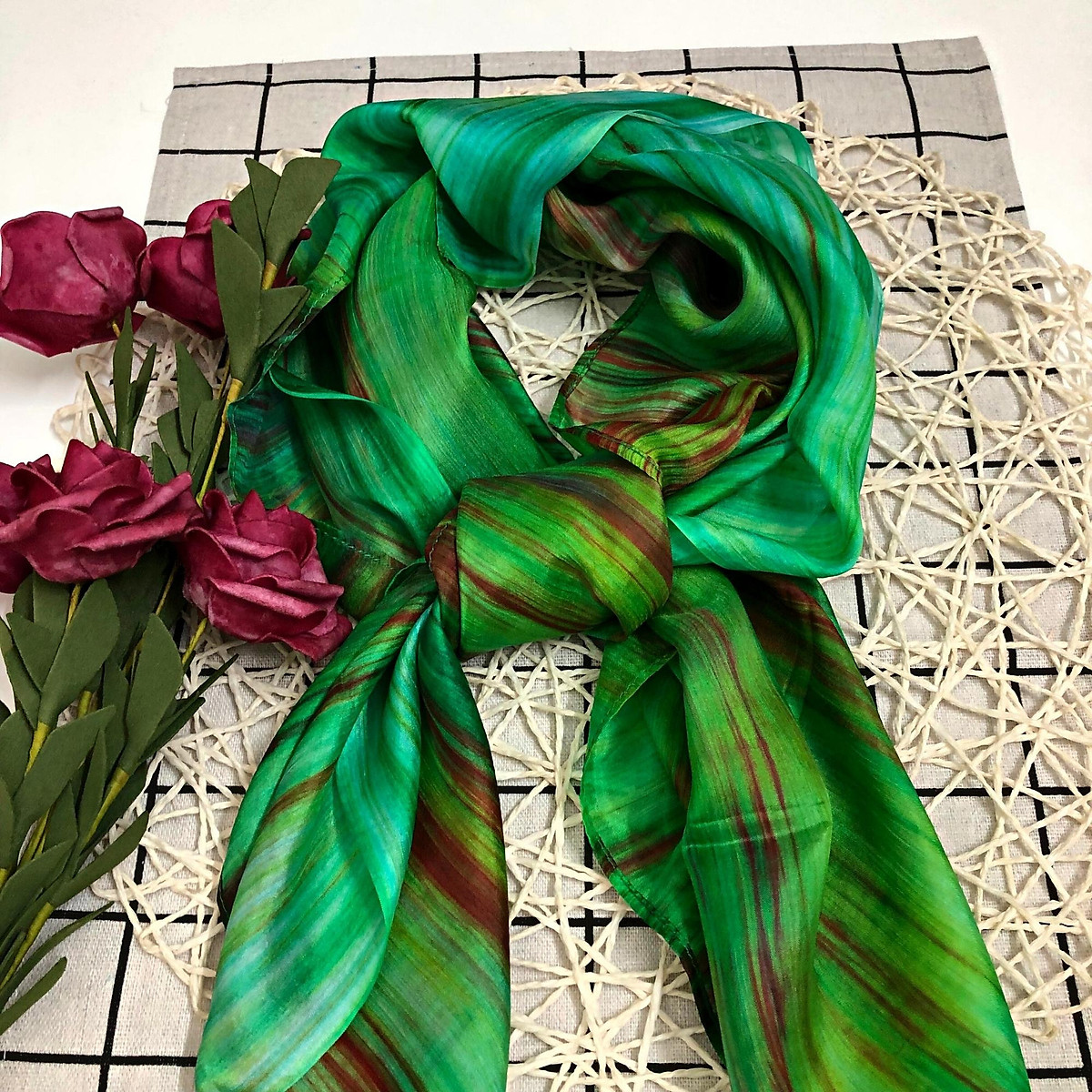 Khăn Lụa Tơ Tằm quàng cổ màu xanh #mềm#mượt#siêu nhẹ, khổ vuông, kích thước 85cm*85cm