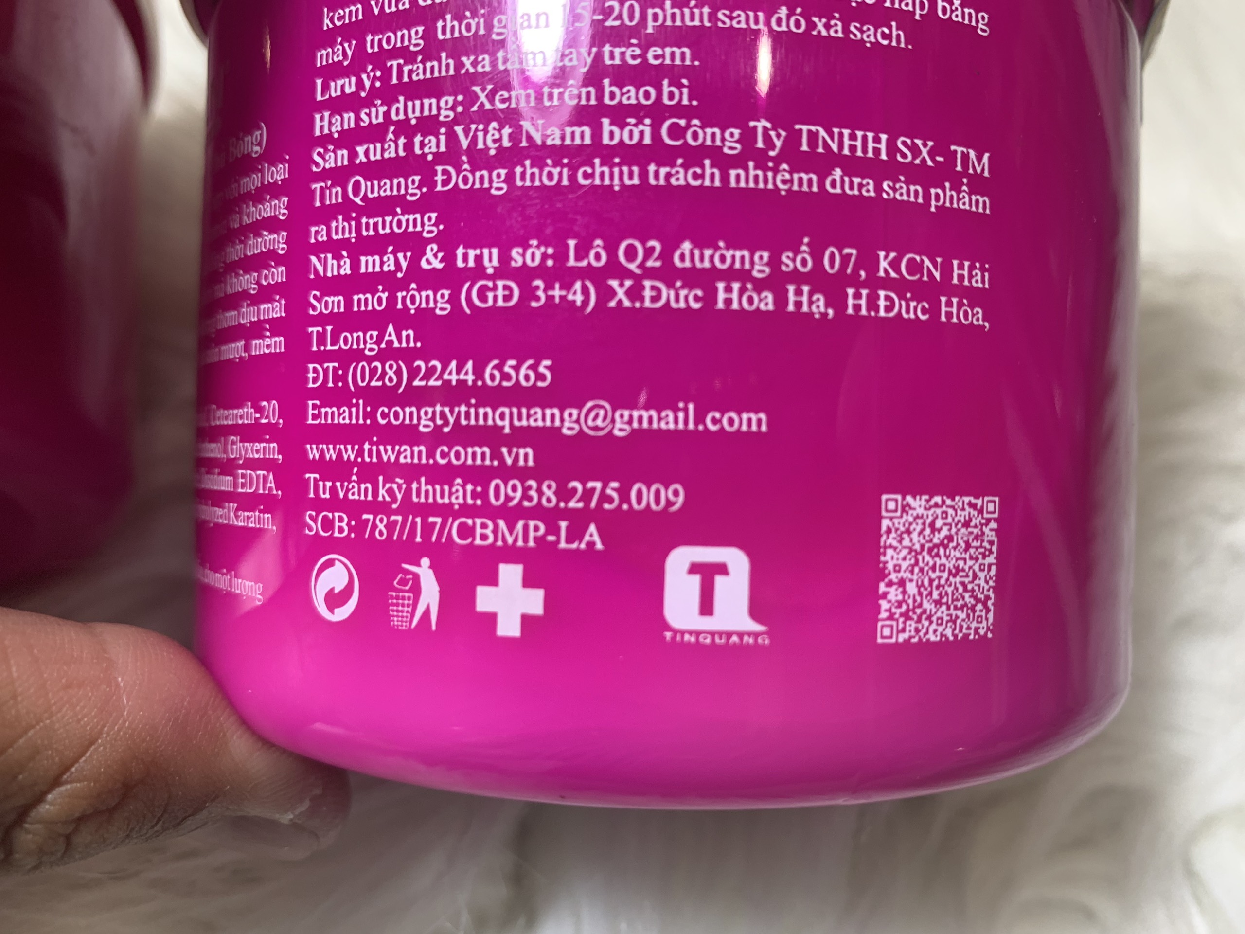 Hấp Dầu Tiwan Hồng Glossy Silky Soft 500ml
