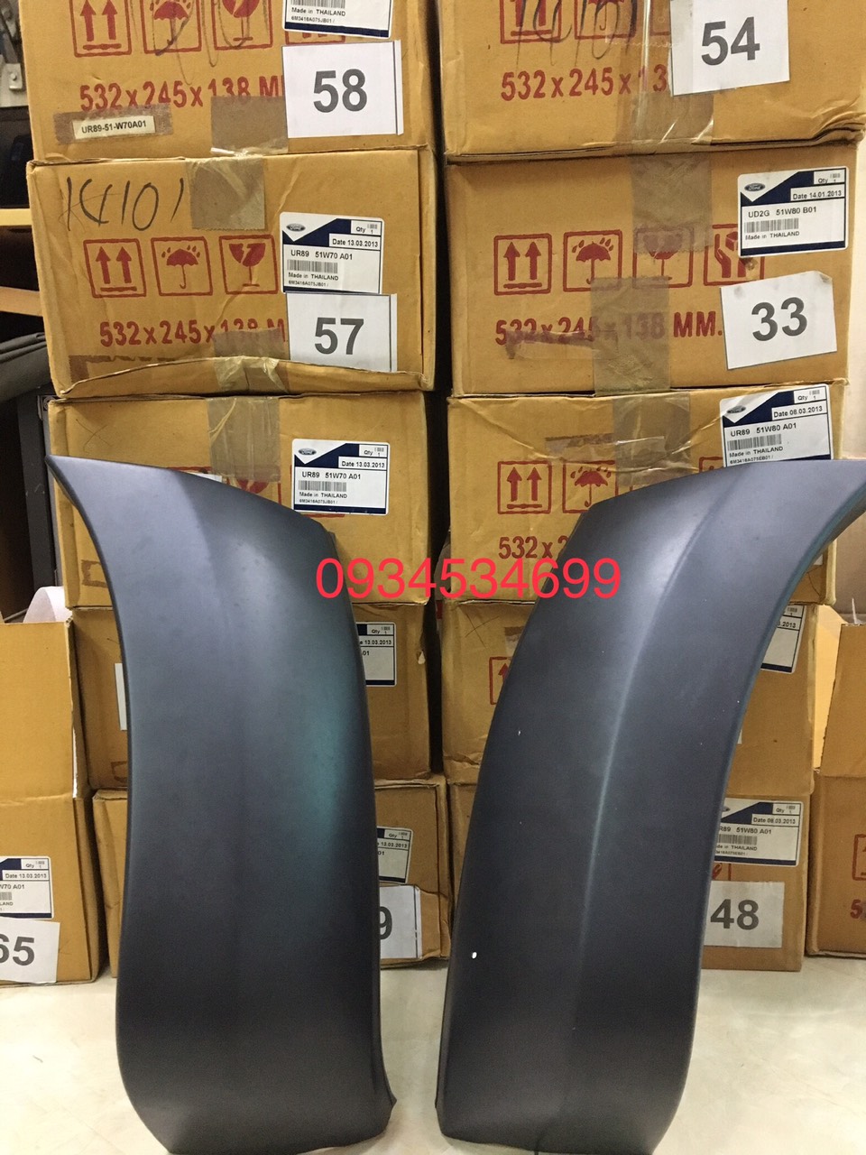 Ốp ba đờ xốc trước ford ranger ford everest ud2g51w8001.ud2g51w7001.ur8951w70a01.ur8951w80a01