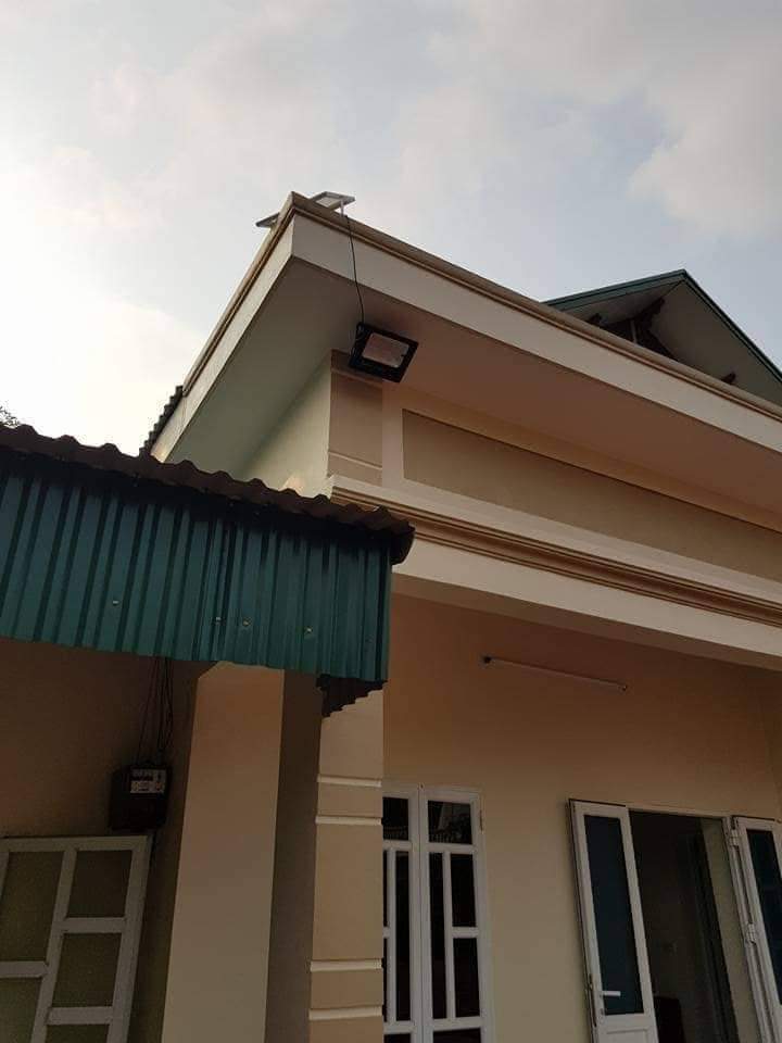 Đèn pha năng lượng mặt trời 100w
