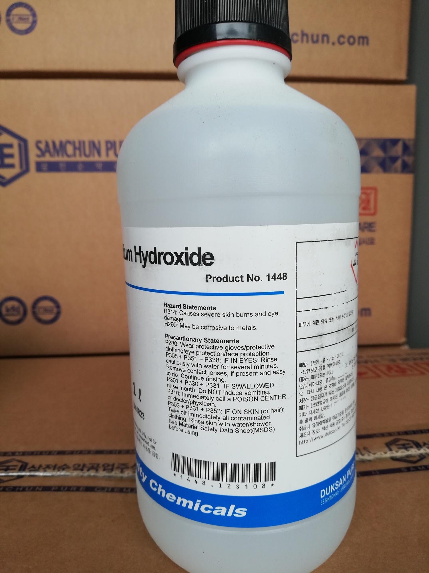 Dung dịch Sodium hydroxide solution NaOH 1N Hàn Quốc chai 1 lit