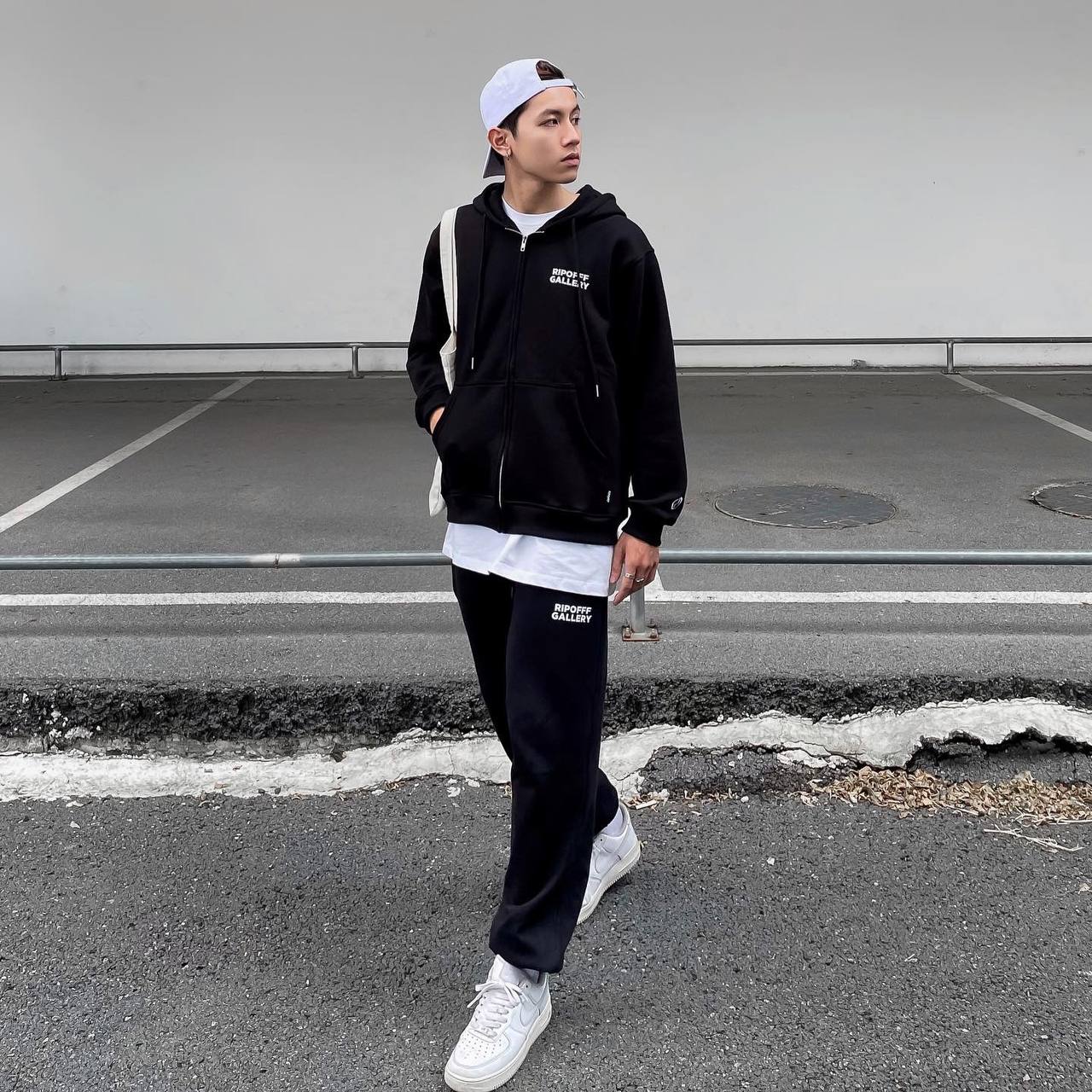 RIPOFFF Gallery Zip Hoodie - Black