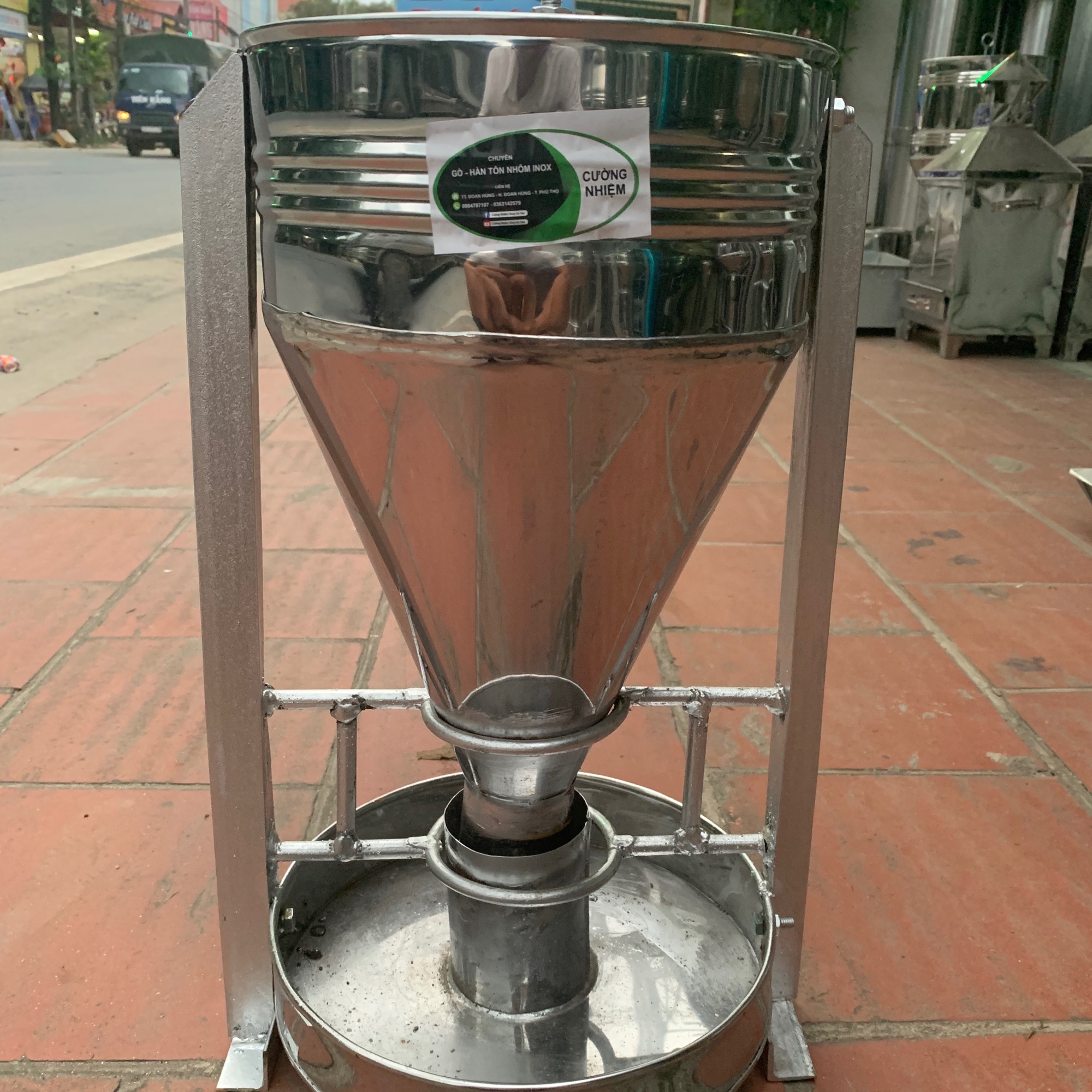 Máng cho lợn con / gà ăn thẳng đựng được 10kg cám