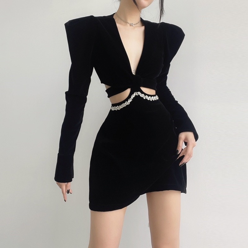 Đầm Tay Dài Cổ V Sâu Đính Đá Sang Trọng