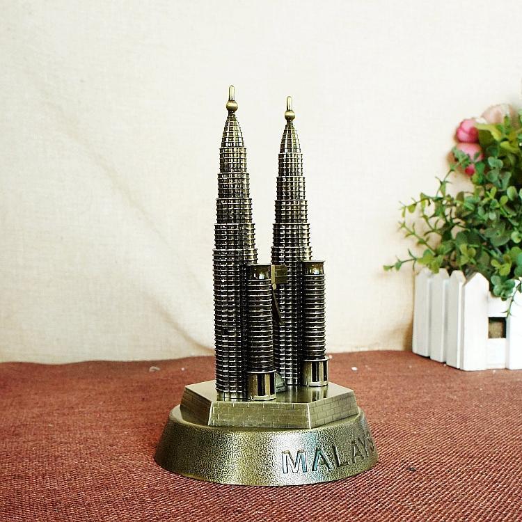[HCM]Mô hình tháp đôi Petronas cao 18.5 cm (màu vàng rêu)