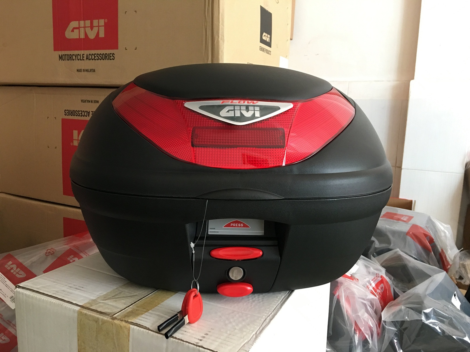 [HCM]Thùng givi E350N kèm đế lắp cho xe Lead