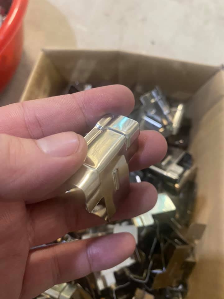 Kẹp thoát nước inox  pin năng mặt trời