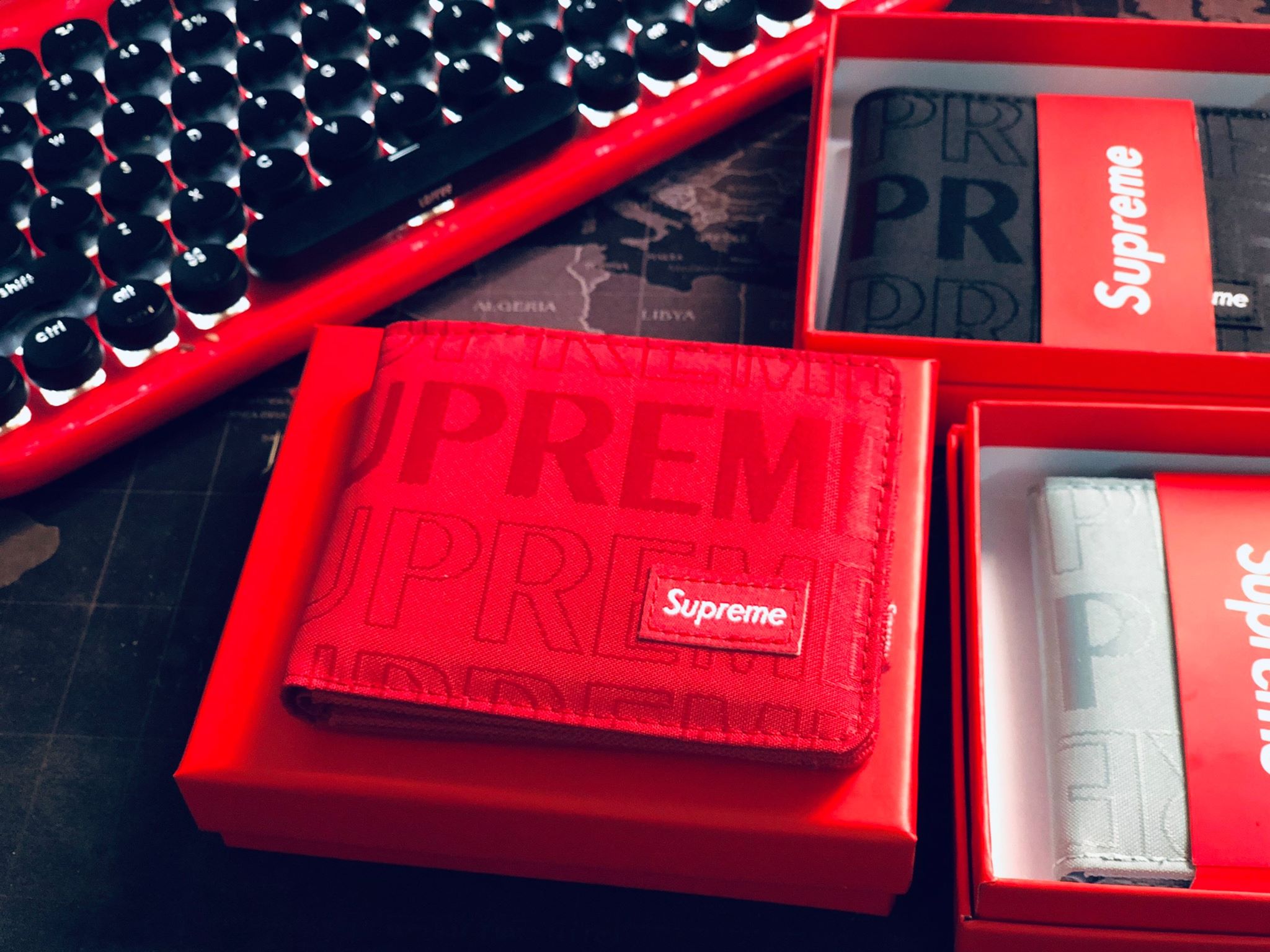 [Full Box] Ví Gập Supreme Box Logo Chìm Wallet