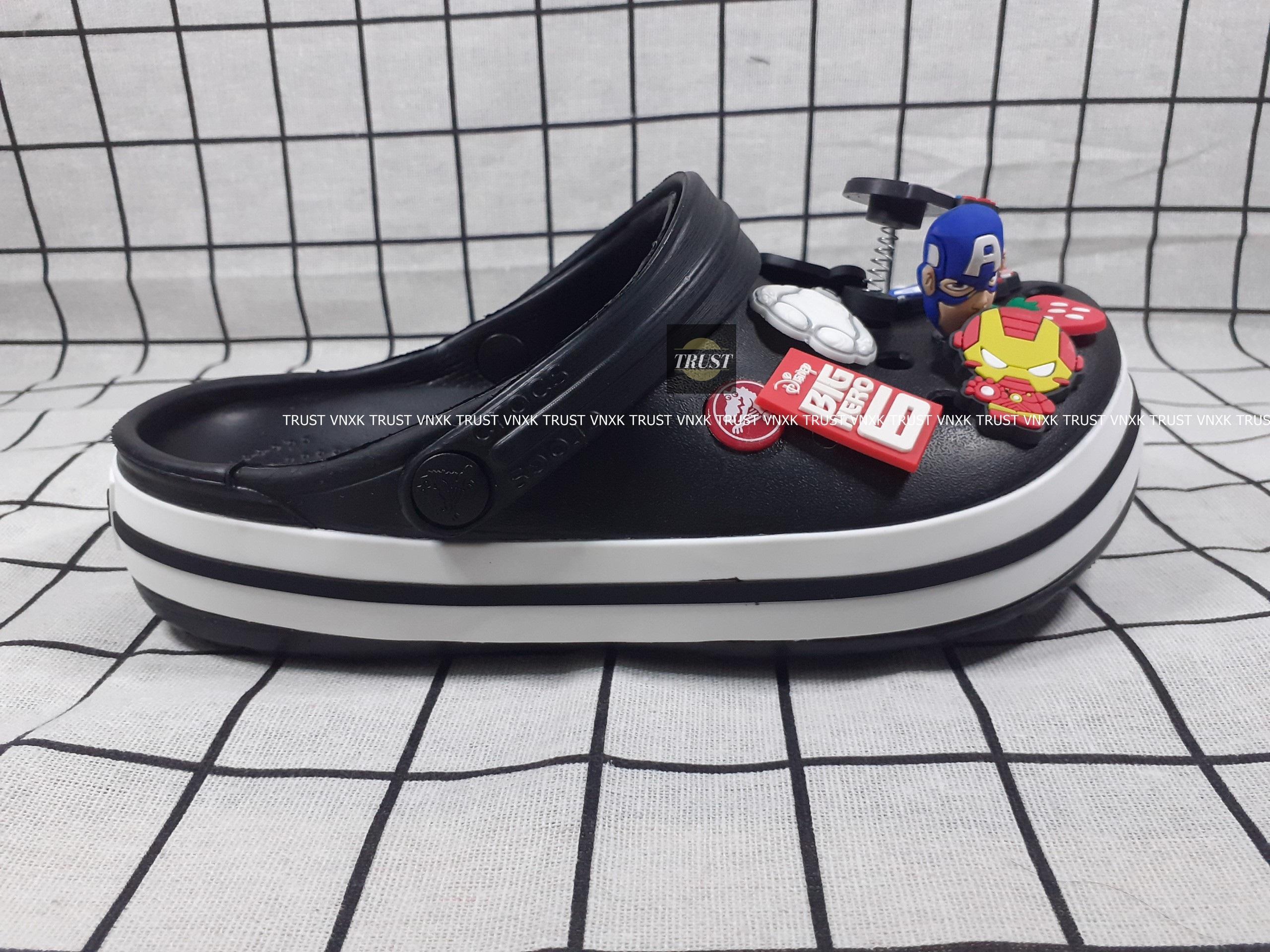 Dép Crocs nam đế bằng + tặng kèm 12 Sticker