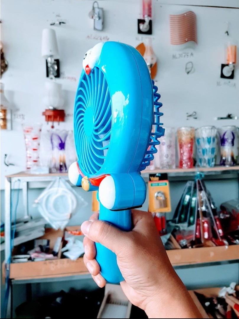 Quạt Sạc Mini Cầm Tay Doremon Gấp Gọn Để Bàn
