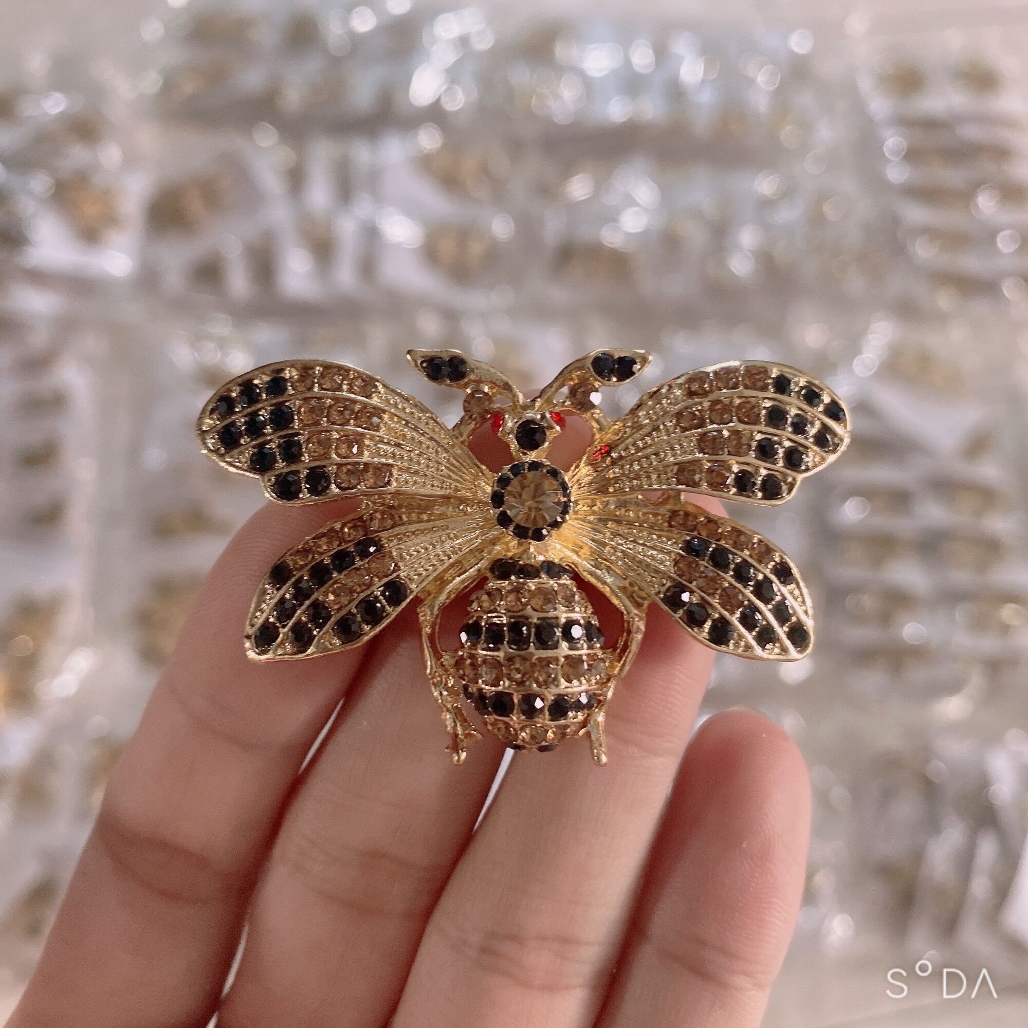 Bộ 2 Charm Ong Vàng gắn dép lào